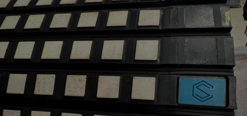 Ceramic tiles embedded in rubber pulley lagging